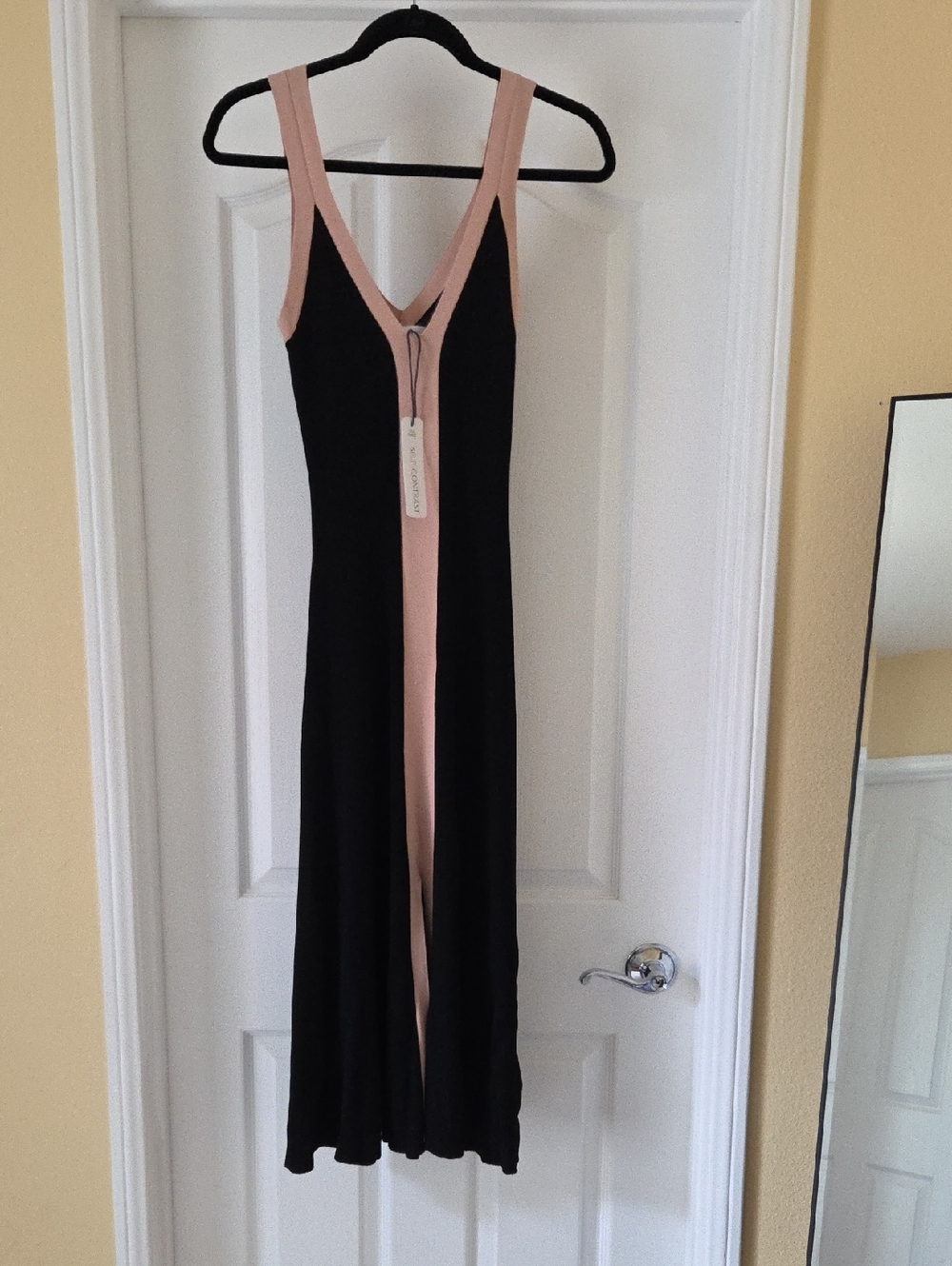 Self Contrast V-neck Dress